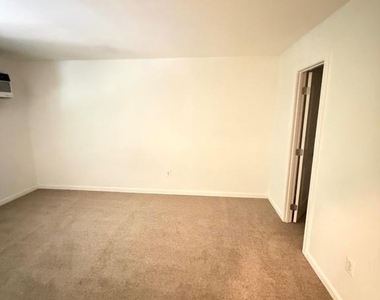 3107 Naylor Road Se - Photo Thumbnail 5