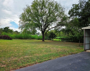 218 Waco St - Photo Thumbnail 15