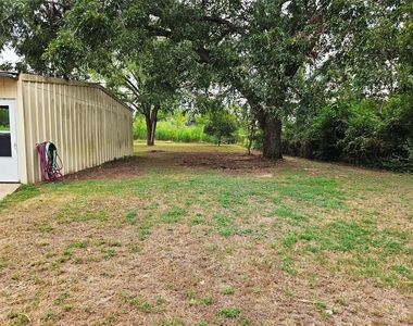 218 Waco St - Photo Thumbnail 14
