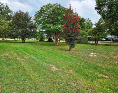 218 Waco St - Photo Thumbnail 18