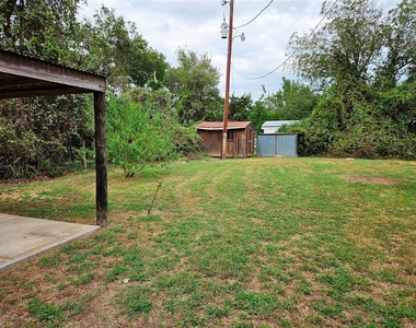 218 Waco St - Photo Thumbnail 19