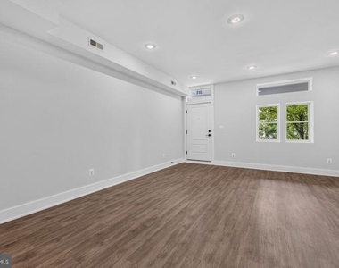 213 Seaton Place Ne - Photo Thumbnail 4