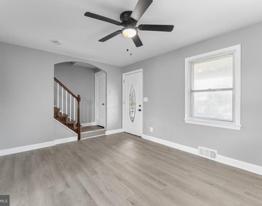 1811 T Place Se - Photo Thumbnail 8