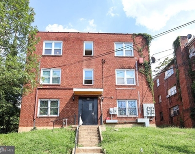 933 52nd Street Ne - Photo Thumbnail 9