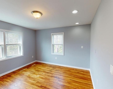 933 52nd Street Ne - Photo Thumbnail 8