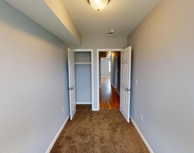 933 52nd Street Ne - Photo Thumbnail 4