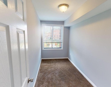 933 52nd Street Ne - Photo Thumbnail 5