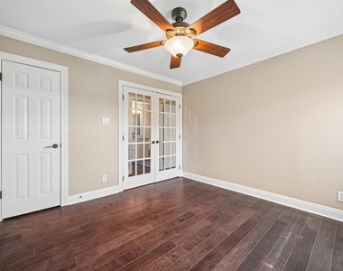 2500 Steck Ave - Photo Thumbnail 2