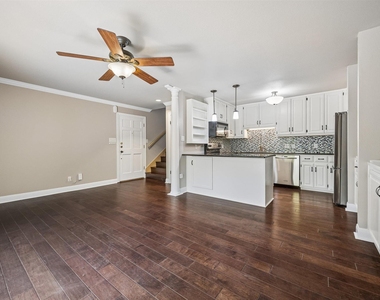 2500 Steck Ave - Photo Thumbnail 4