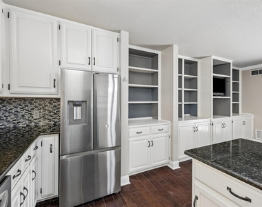 2500 Steck Ave - Photo Thumbnail 12