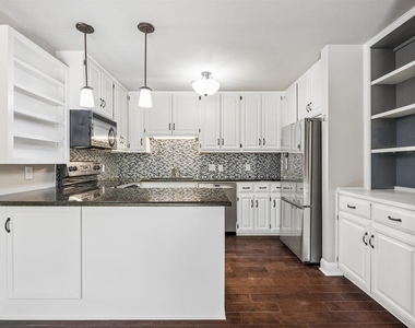 2500 Steck Ave - Photo Thumbnail 10