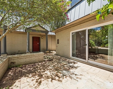 2500 Steck Ave - Photo Thumbnail 27