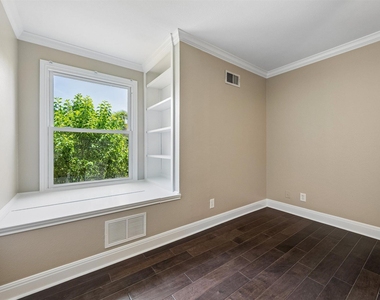 2500 Steck Ave - Photo Thumbnail 19
