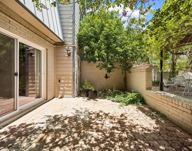 2500 Steck Ave - Photo Thumbnail 25