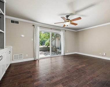 2500 Steck Ave - Photo Thumbnail 5