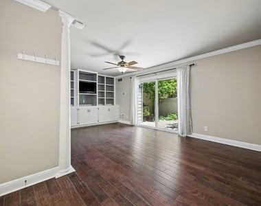 2500 Steck Ave - Photo Thumbnail 9