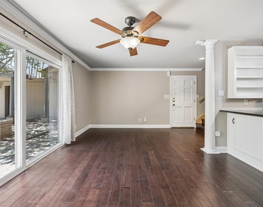 2500 Steck Ave - Photo Thumbnail 3