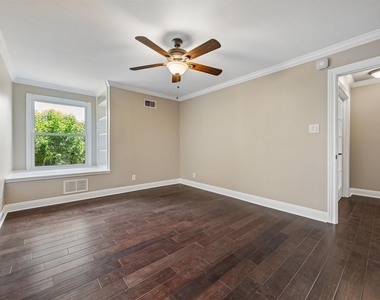 2500 Steck Ave - Photo Thumbnail 18