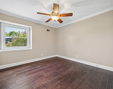 2500 Steck Ave - Photo Thumbnail 15