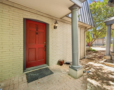 2500 Steck Ave - Photo Thumbnail 1