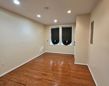 505 44th Street Ne - Photo Thumbnail 3