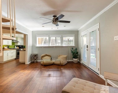 1711 Deerfield Dr - Photo Thumbnail 3