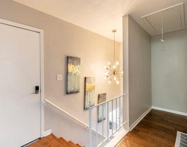 1711 Deerfield Dr - Photo Thumbnail 5