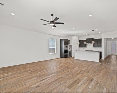 9704 Boathouse Dr - Photo Thumbnail 6