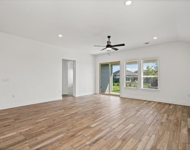 9704 Boathouse Dr - Photo Thumbnail 5