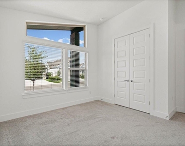 9704 Boathouse Dr - Photo Thumbnail 13