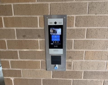 88 V Street Sw - Photo Thumbnail 2