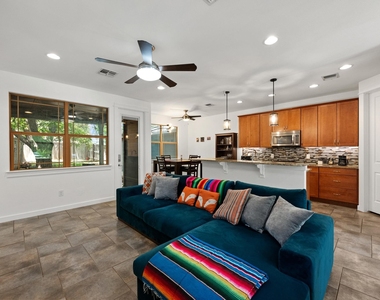 2208 Schriber St - Photo Thumbnail 5