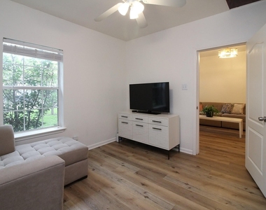 5411 Hudson St - Photo Thumbnail 6