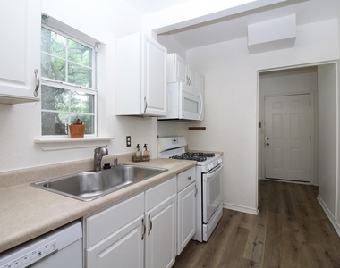 5411 Hudson St - Photo Thumbnail 13