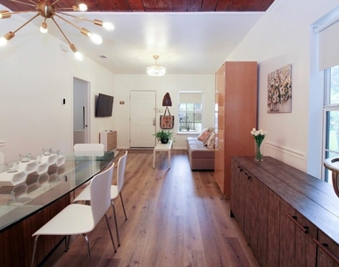 5411 Hudson St - Photo Thumbnail 3