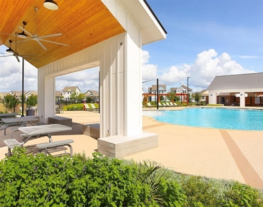 308 Catalina Dr - Photo Thumbnail 19