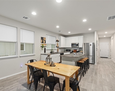 308 Catalina Dr - Photo Thumbnail 5