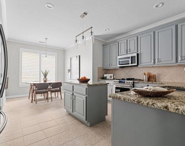10820 Sky Rock Dr - Photo Thumbnail 9