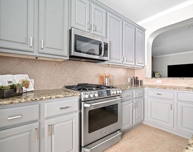 10820 Sky Rock Dr - Photo Thumbnail 8