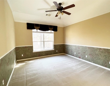 2443 Salorn Way - Photo Thumbnail 11