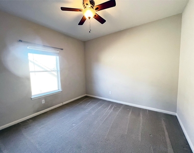 2443 Salorn Way - Photo Thumbnail 22