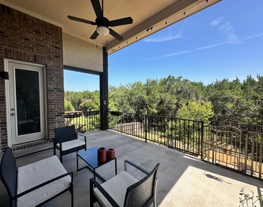 240 Brentwood Dr - Photo Thumbnail 3