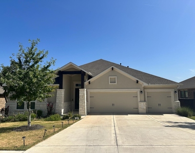 240 Brentwood Dr - Photo Thumbnail 17