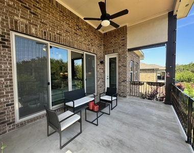 240 Brentwood Dr - Photo Thumbnail 4