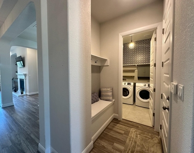 240 Brentwood Dr - Photo Thumbnail 15
