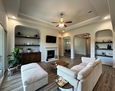 240 Brentwood Dr - Photo Thumbnail 10