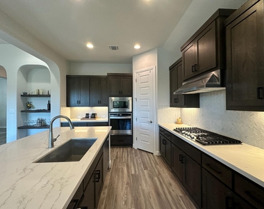 240 Brentwood Dr - Photo Thumbnail 13