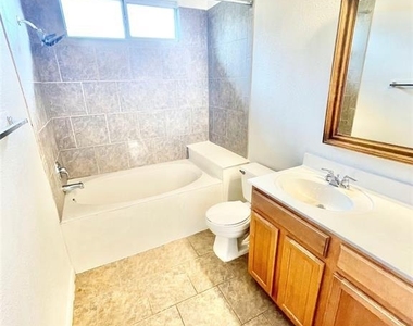 2419 Allred Dr - Photo Thumbnail 16