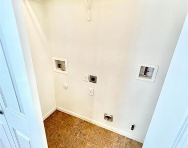 2419 Allred Dr - Photo Thumbnail 13