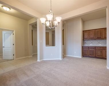 165 Lady Bird Ln - Photo Thumbnail 5